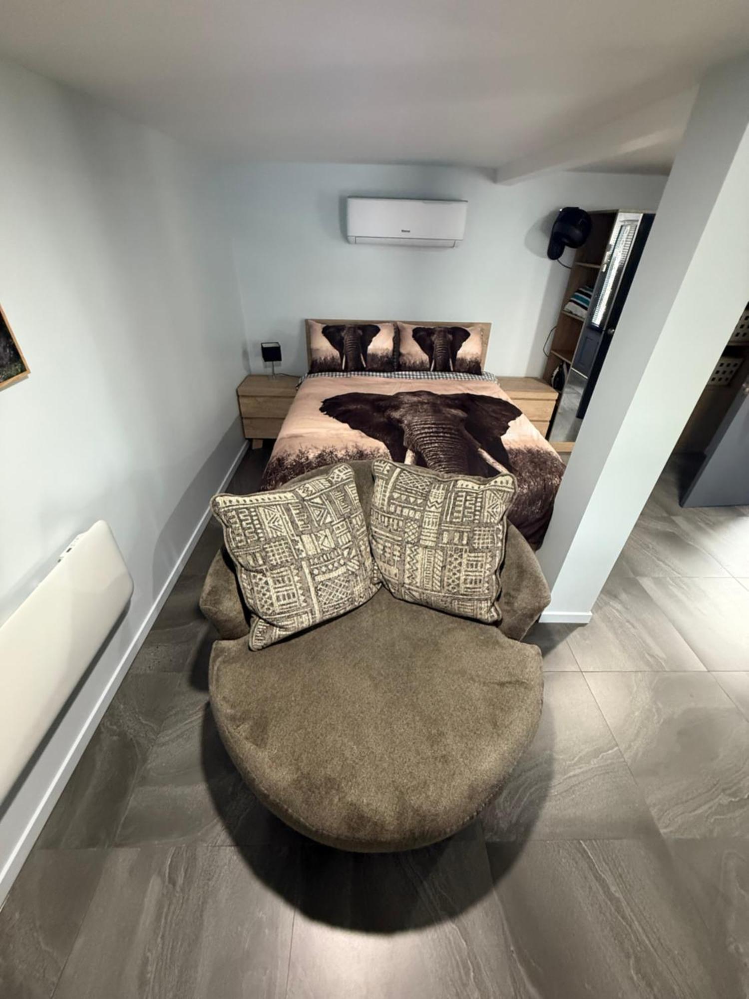 Hotel Bee House Dinmore Zewnętrze zdjęcie